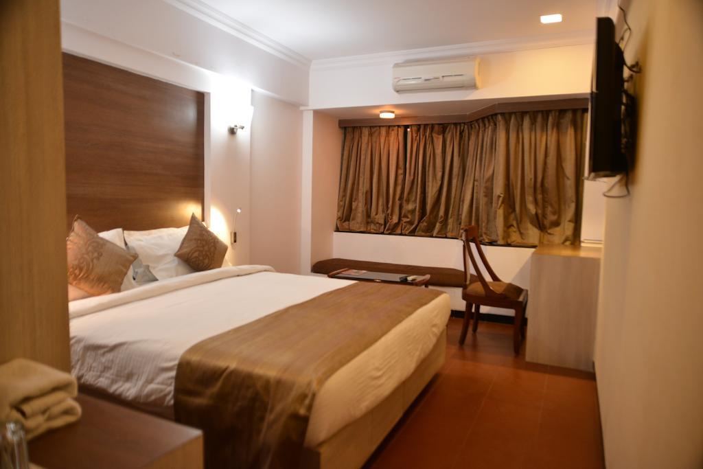 Meuse Jupiter Business And Luxury Hotel Nashik Rum bild