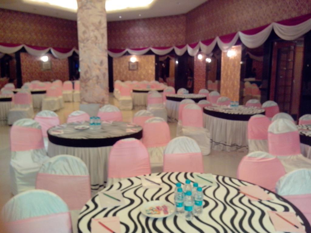 Meuse Jupiter Business And Luxury Hotel Nashik Exteriör bild